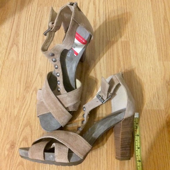 Janet Sport all leather heel sandals. - Picture 2 of 3